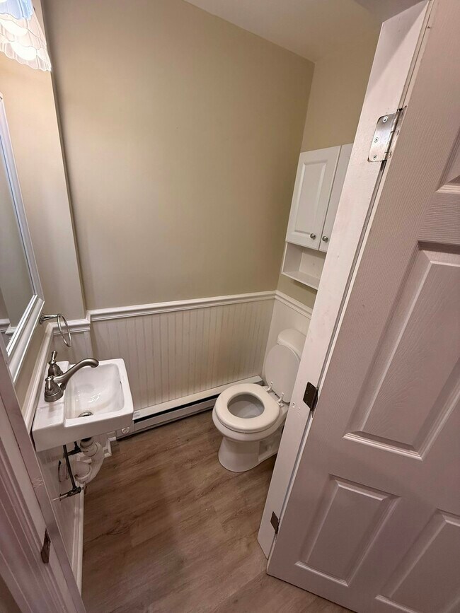 Building Photo - 419 E Frankford St