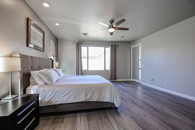 Building Photo - 15626 W Campbell Ave