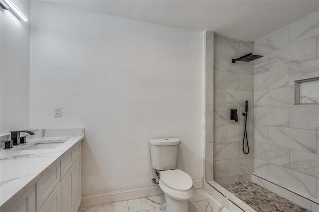 Building Photo - 901 Woodleigh Dr