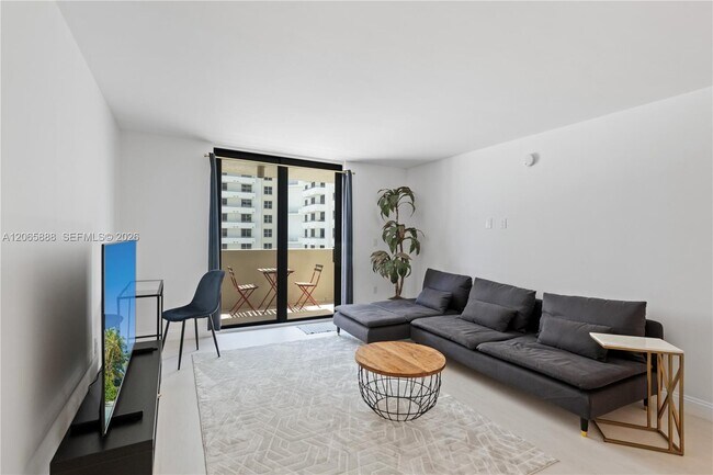 Building Photo - 1621 Collins Ave