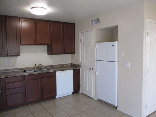 Building Photo - 2801 Paloma Senda