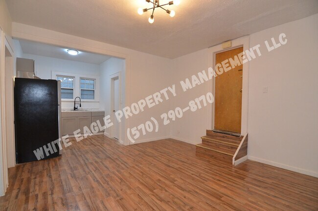 Building Photo - 12 Lake St