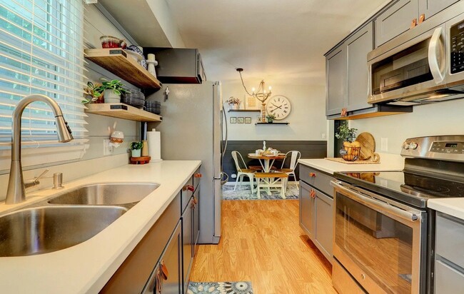 Building Photo - 1441 Lewison Ave NE