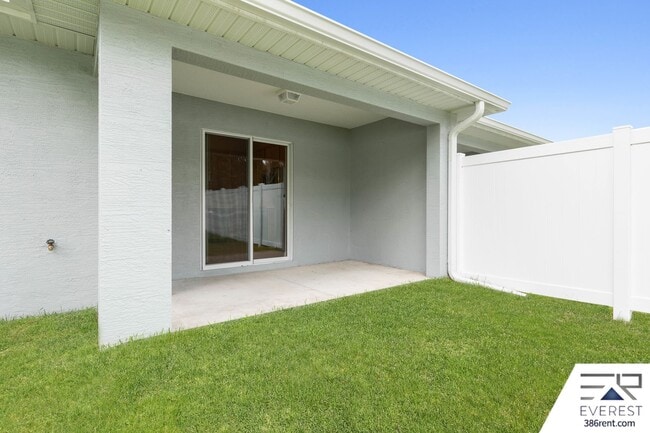 Building Photo - FULLY FENCED, LIKE NEW 3/2/1 TOWNHOUSE ON A CUL DE SAC IN BEAUTIFUL SEMINOLE WOODS