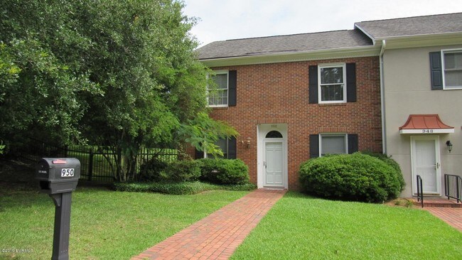 Primary Photo - 950 Northwood Commons Dr