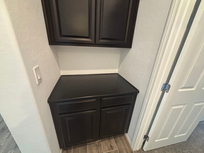 Building Photo - Charming 3-Bedroom Home with Spacious Back...