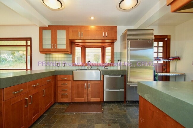 Building Photo - 63 Glen Dr