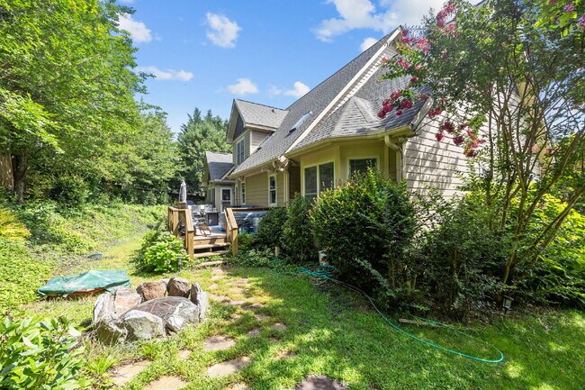 Building Photo - Spacious 3-Bedroom Home with Bonus Room & ...