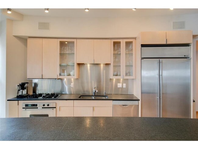 Building Photo - 408 N 1st St