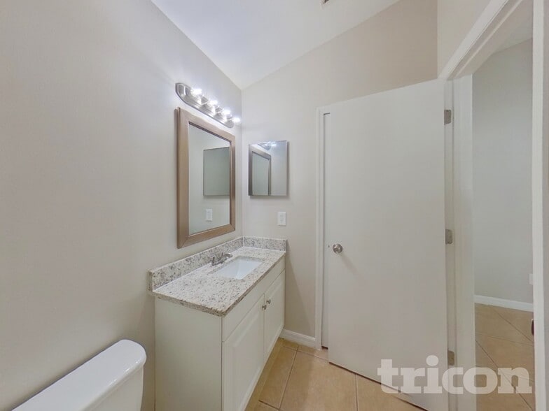 Building Photo - 9743 Red Clover Ave