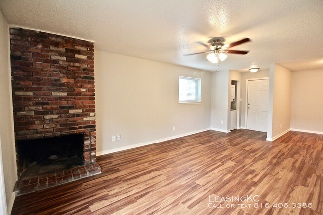 Building Photo - Devereaux