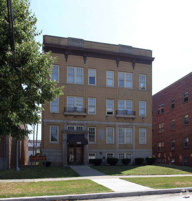 Building Photo - 590 Parkview St