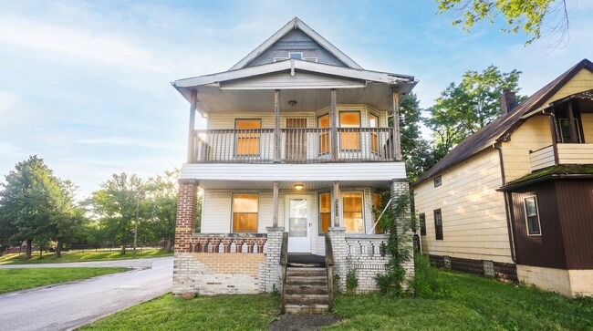 Building Photo - 2761 E 120th St