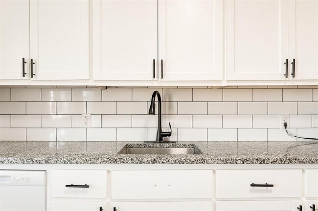 Building Photo - 314 W 36th St