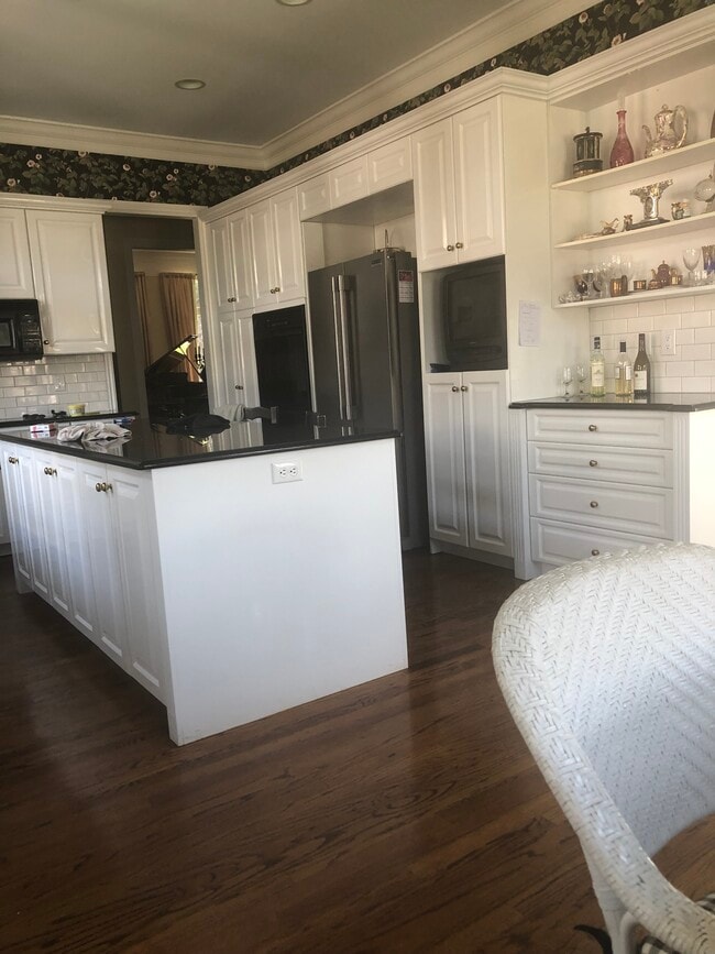 Building Photo - 6627 Crest Top Dr