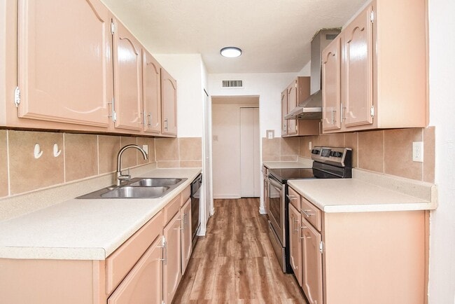 Building Photo - 6806 Gettysburg Dr