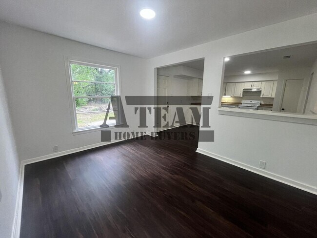 Building Photo - Fully Remodeled 3 Bedroom 2 Bathroom