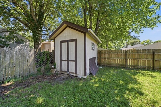 Building Photo - 1810 Delaney St
