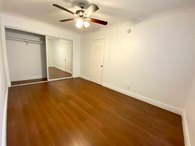 Building Photo - 4069 Oakwood Ave