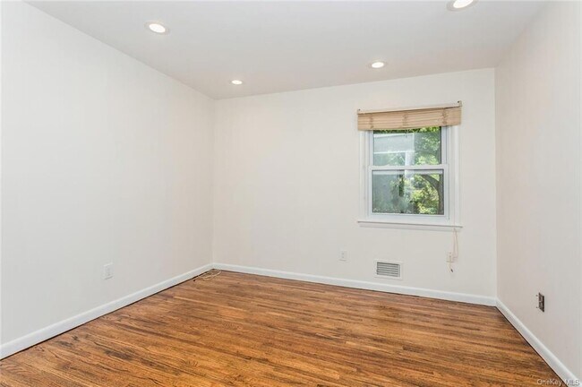 Building Photo - 2 Merion Dr