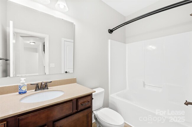 Building Photo - 2136 Laurens Dr