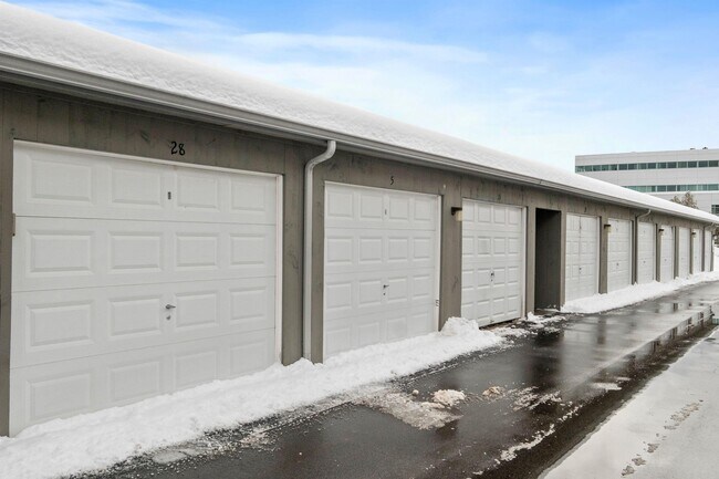 Building Photo - 5 Blackstone Dr