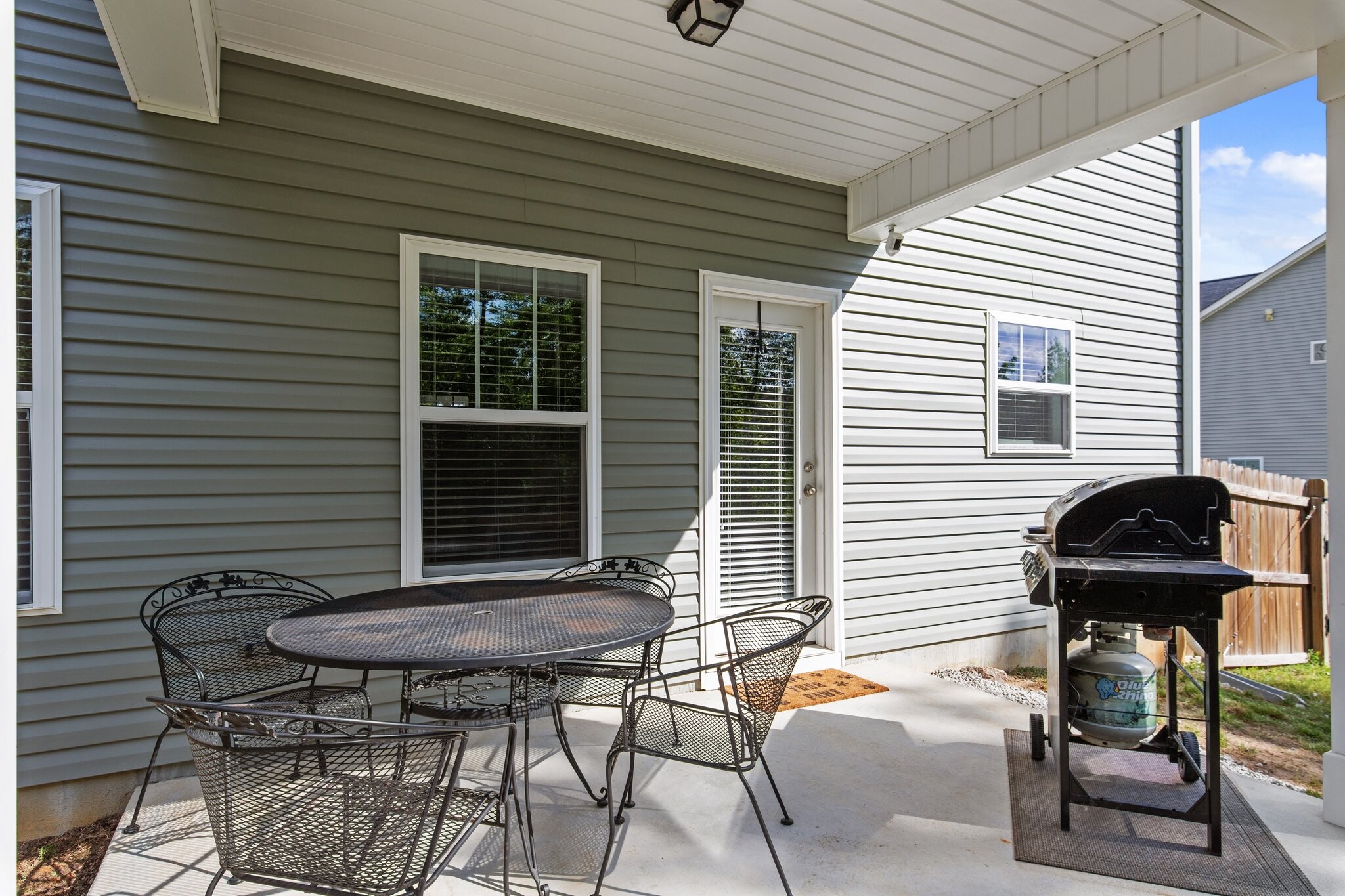 Building Photo - 789 Equestrian Way