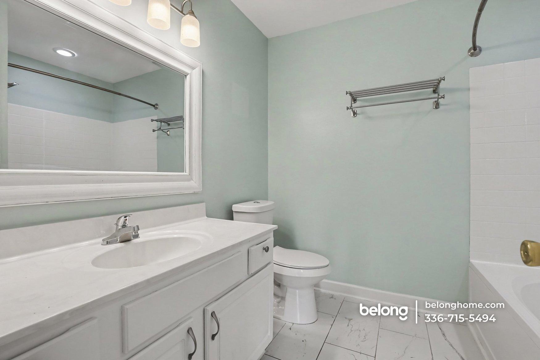 Building Photo - 2210 Trailwood Valley Cir