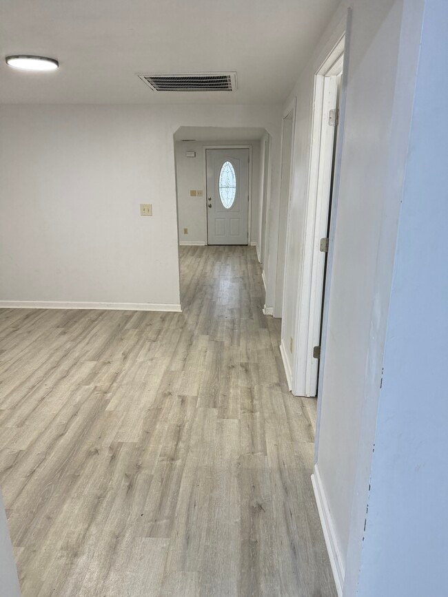 Building Photo - 2016 Clyde St