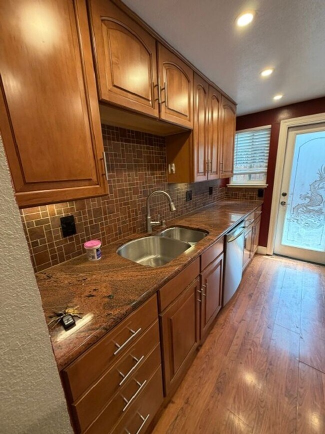 Building Photo - Beautiful 3 Bedroom and 1.5 Bathroom Condo $2,195.00 Available Now