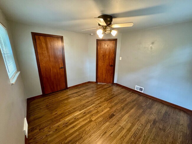 Building Photo - Charming 2-Bed 1-Bath Home in Avalon!