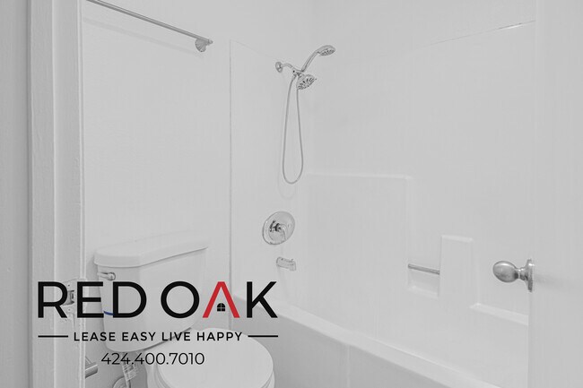 Building Photo - MOVE-IN SPECIAL! Lovely One Bedroom with C...