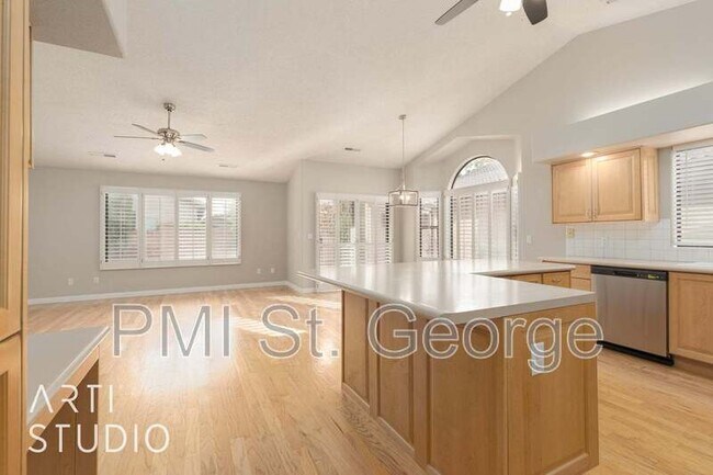 Building Photo - 545 S Valley View Dr