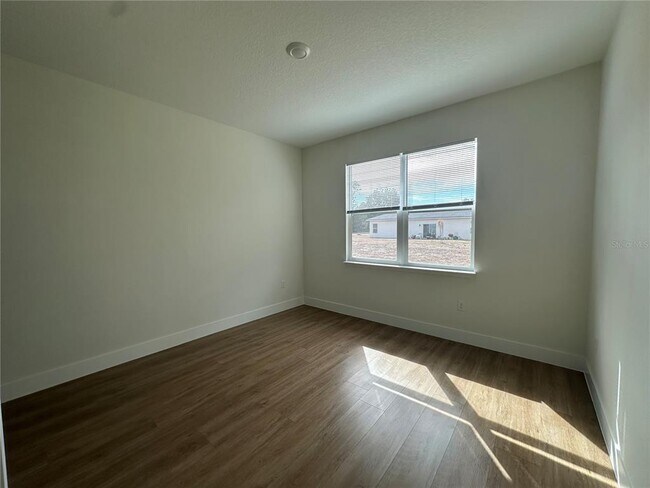 Building Photo - 1323 E Derby Dr