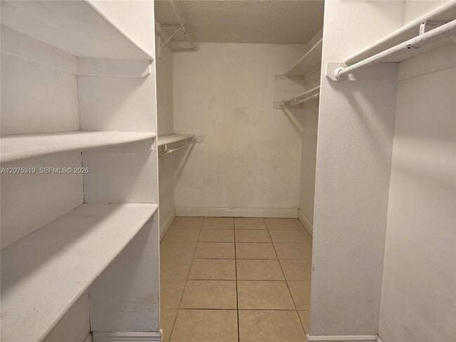 Building Photo - 6940 Miami Gardens Dr