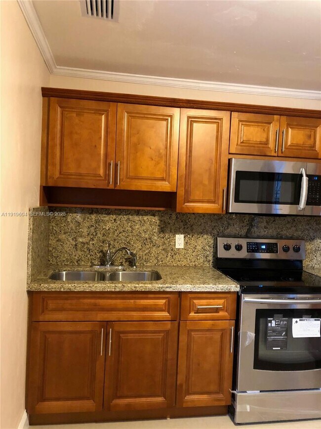 Building Photo - 76 NE 48th St