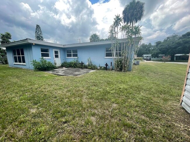 Building Photo - 177 E Laila Dr