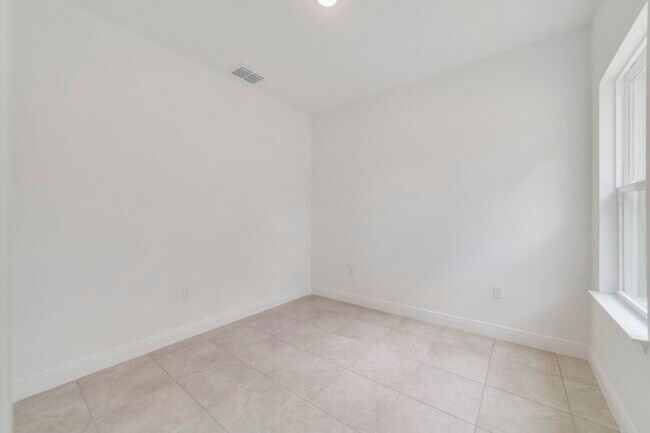 Building Photo - 7130 N Cricket Dr