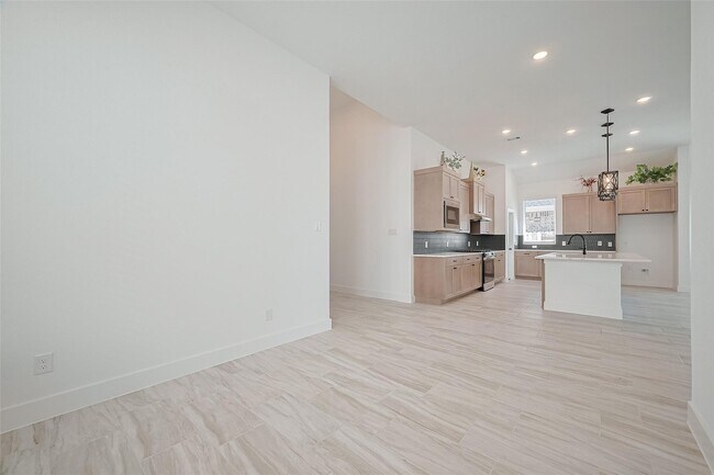 Building Photo - 3328 Voda Bnd Dr