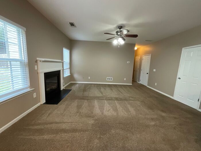 Building Photo - 504 Quinn Dr