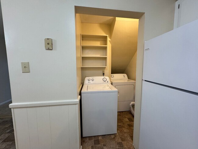 Building Photo - S Main