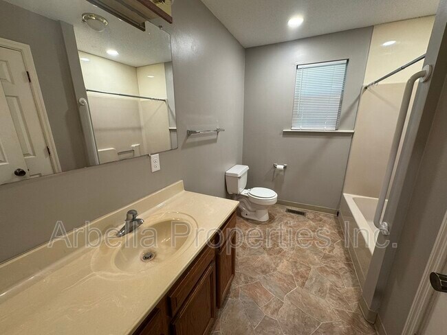 Building Photo - 1324 Virginia St