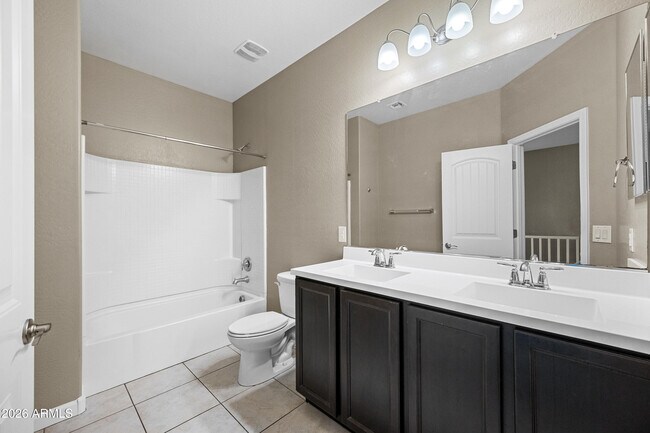 Building Photo - 1367 S Country Club Dr