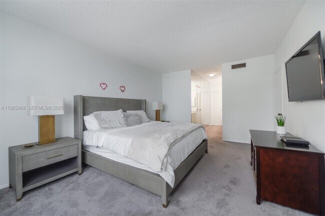 Building Photo - 1950 S Ocean Dr