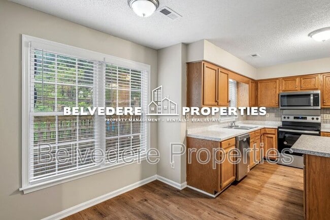 Building Photo - 2320 Meadow Gate Dr