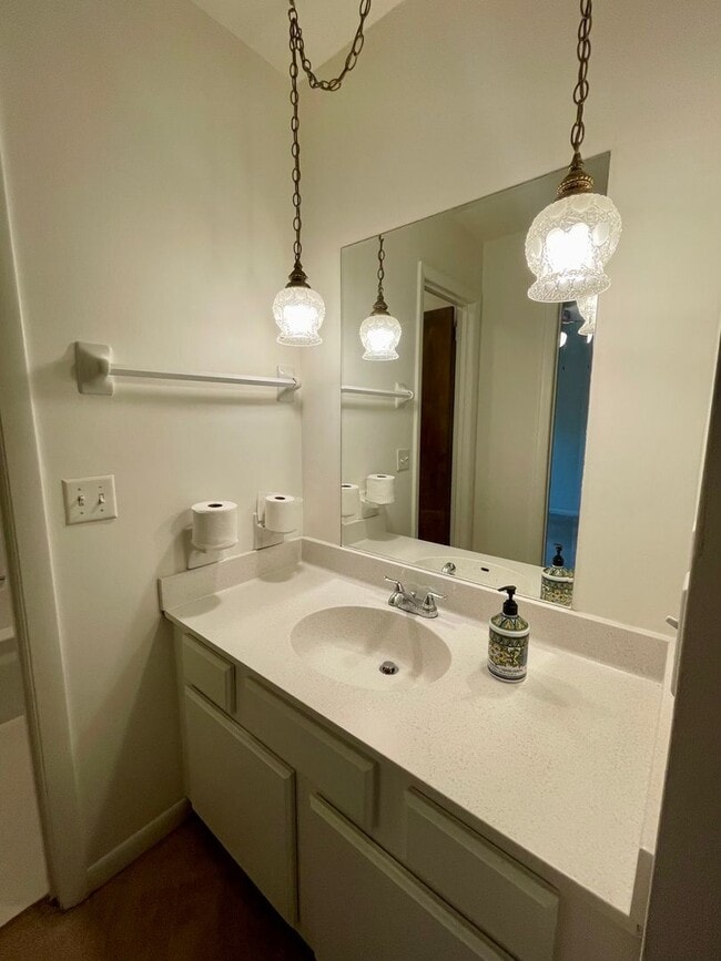 Building Photo - 6808 River Ridge Dr
