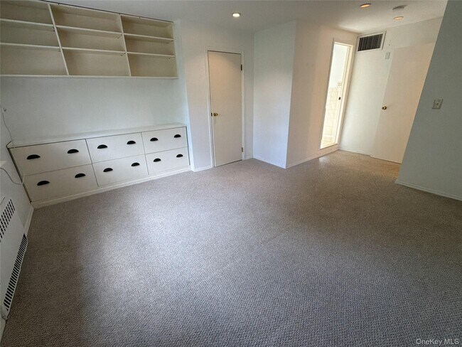 Building Photo - 6 Raven Way