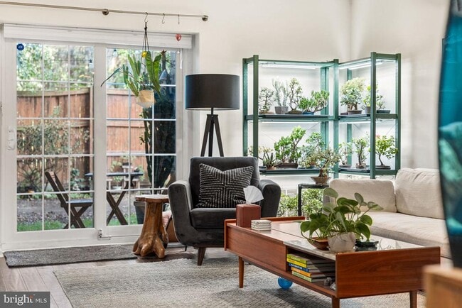 Building Photo - 907 S Rolfe St