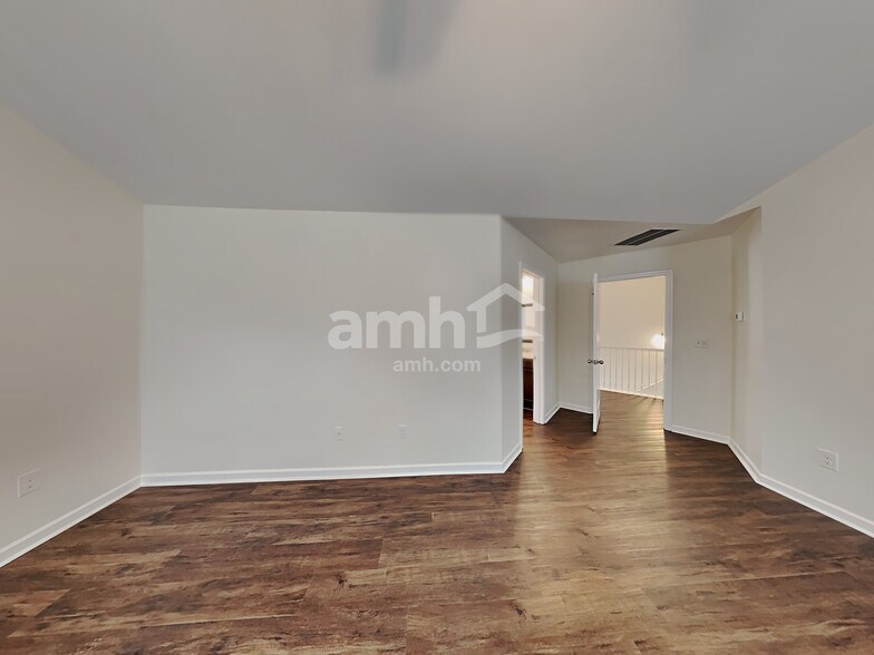 Building Photo - 1157 Paramount Dr