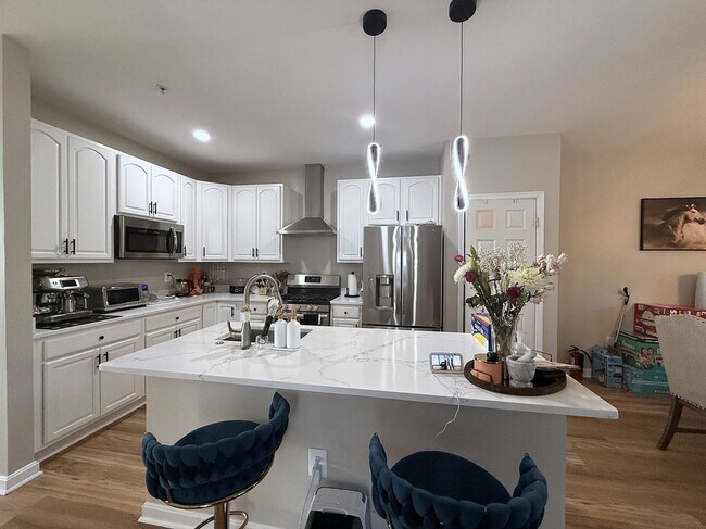 Building Photo - 15505 John Diskin Cir